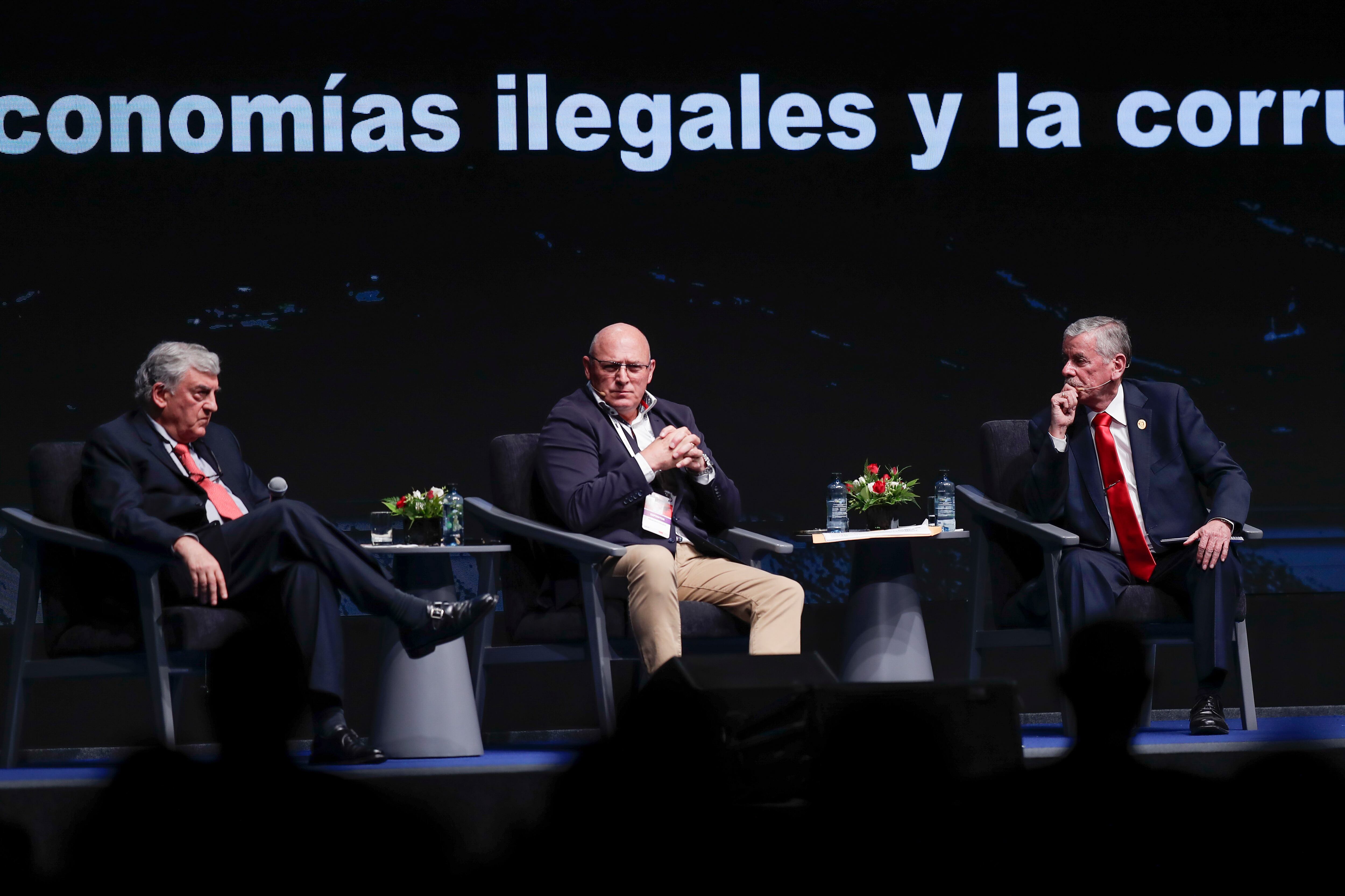 Panel 'Sin seguridad pública no hay economía ni democracia. ¿Cómo enfrentamos las economías ilegales y la corrupción?' en CADE Ejecutivos 2025. (Foto: Hugo Pérez)