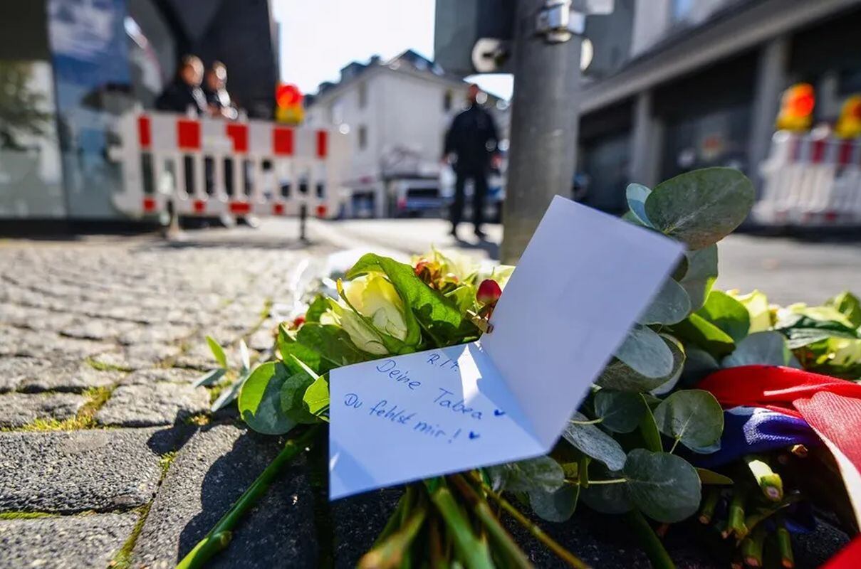 Flores en el lugar del atentado, este sábado. EFE/EPA/Volker Hartmann.