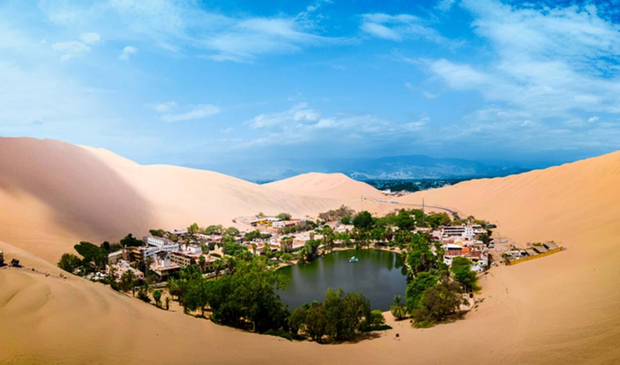 La Laguna Huacachina es un atractivo perfecto para toda la familia, ya que hay diversos restaurantes que ofrecen comida típica y, lo más importante, es que cuenta con diversas actividades divertidas. Una de ellas es pasear por lo tubulares, realizar sandboarding y pasear por bote por el lago (Foto: Shutterstock)
