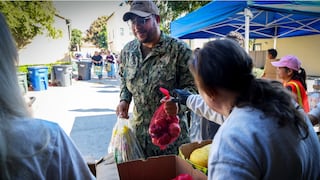 Cómo ayudar a los bancos de alimentos y dónde obtener despensas gratis en EE.UU. tras el corte de SNAP