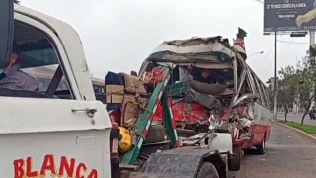 San Juan de Lurigancho: 15 pasajeros heridos tras choque entre cúster y ómnibus