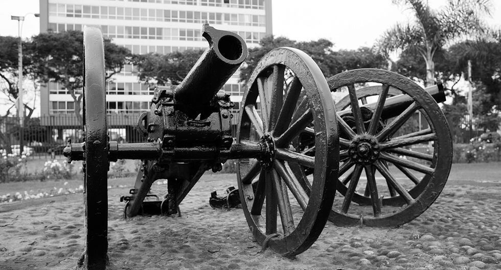Uno de los cañones peruanos que disparó contra el invasor en los 'reductos' de Miraflores, el 15 de enero de 1881. Dos días antes, el 13 de enero, en San Juan, los peruanos defendieron a la patria con sacrificio, honor y valentía. (Foto: GEC Archivo)