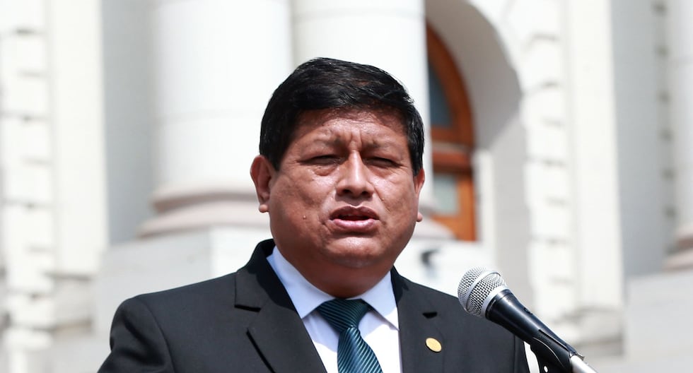 Walter Ayala demanda a ONPE y solicita anular los votos emitidos en el extranjero para la segunda vuelta 2026