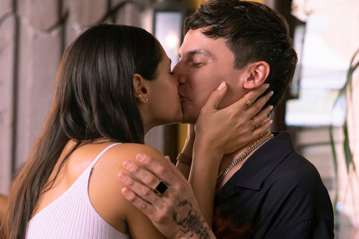 Gil Cerezo como Aarón en "¿Qué culpa tiene el karma?" (Foto: Netflix)