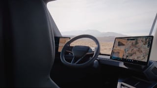 Con Musk al volante, Tesla entrega su primer camión eléctrico, el Semi