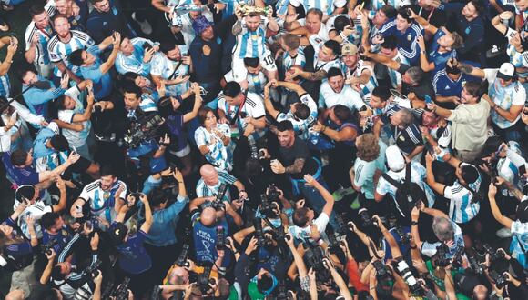 Más de 12 mil periodistas acreditados asistieron a Qatar 2022 y ver a Messi campeón. Todos compartieron información en tiempo real. (Foto: AFP)