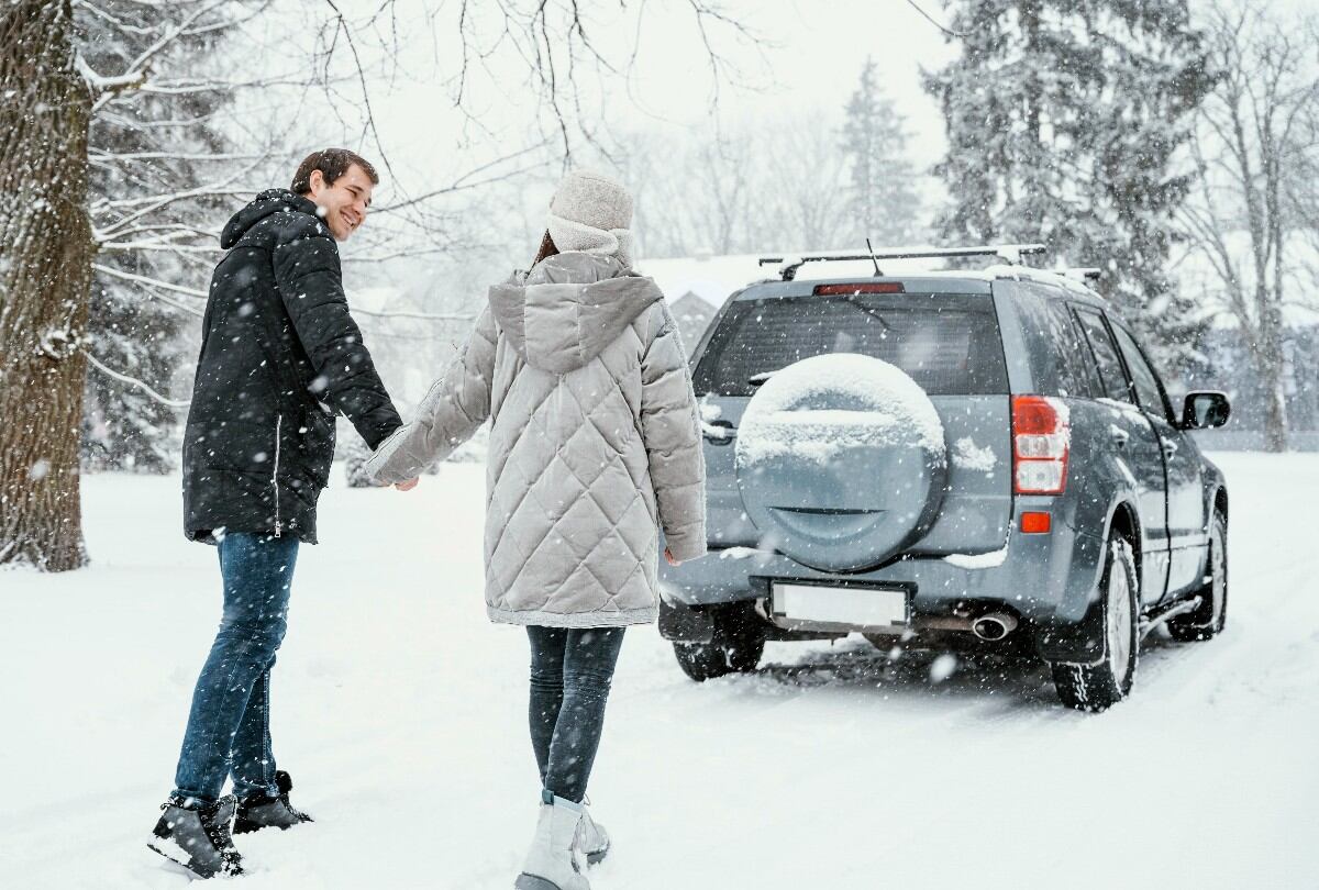 Un mecánico llevó a cabo un experimento con el que puso a prueba la mejor forma de calentar un coche en invierno. (Foto referencial: Freepik)