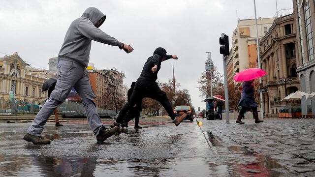 Centro y sur de Chile en alerta máxima por llegada de las más intensas lluvias en 40 años