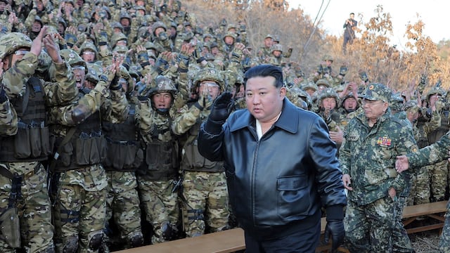 Kim Jong-un insta a “intensificar” ejercicios militares coincidiendo con maniobras aliadas