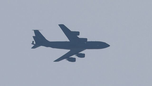 Avión de reabastecimiento estadounidense se estrelló en Irak, informa ejército de EE.UU.