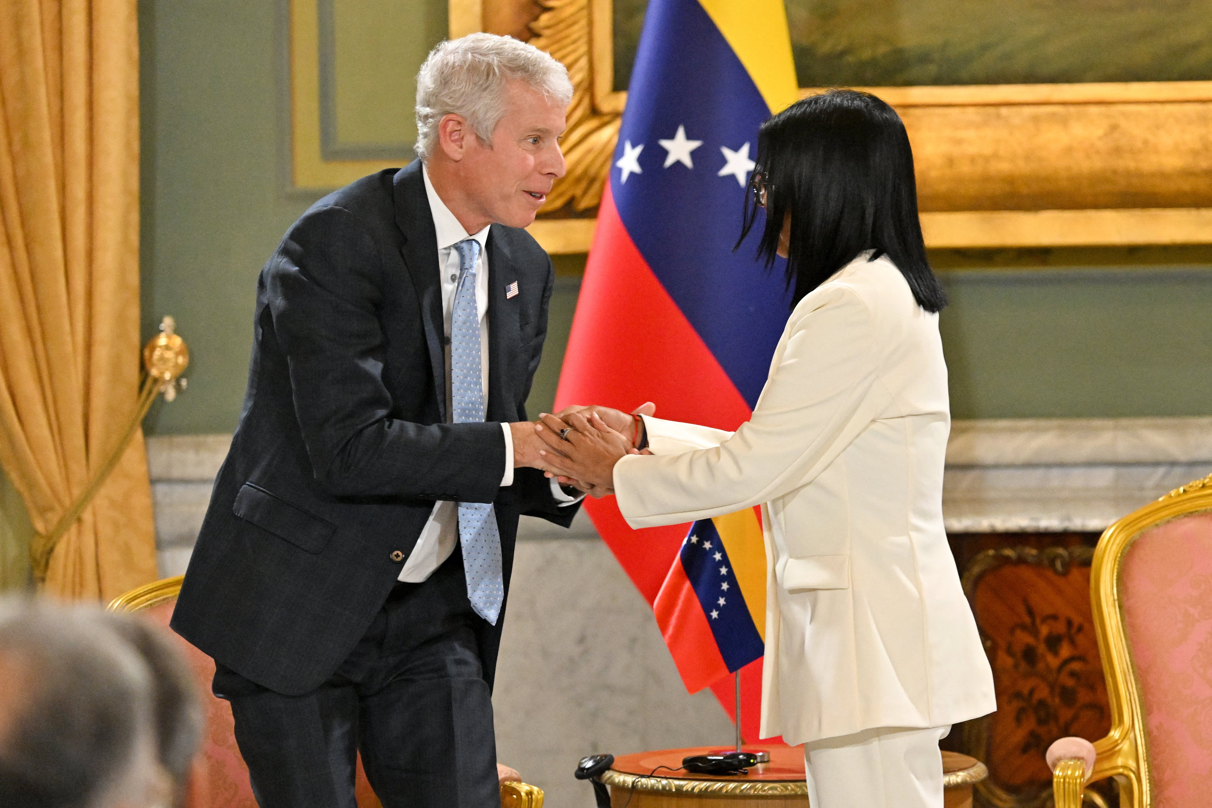 Estados Unidos celebra como “día histórico” la firma de acuerdos petroleros en Venezuela
