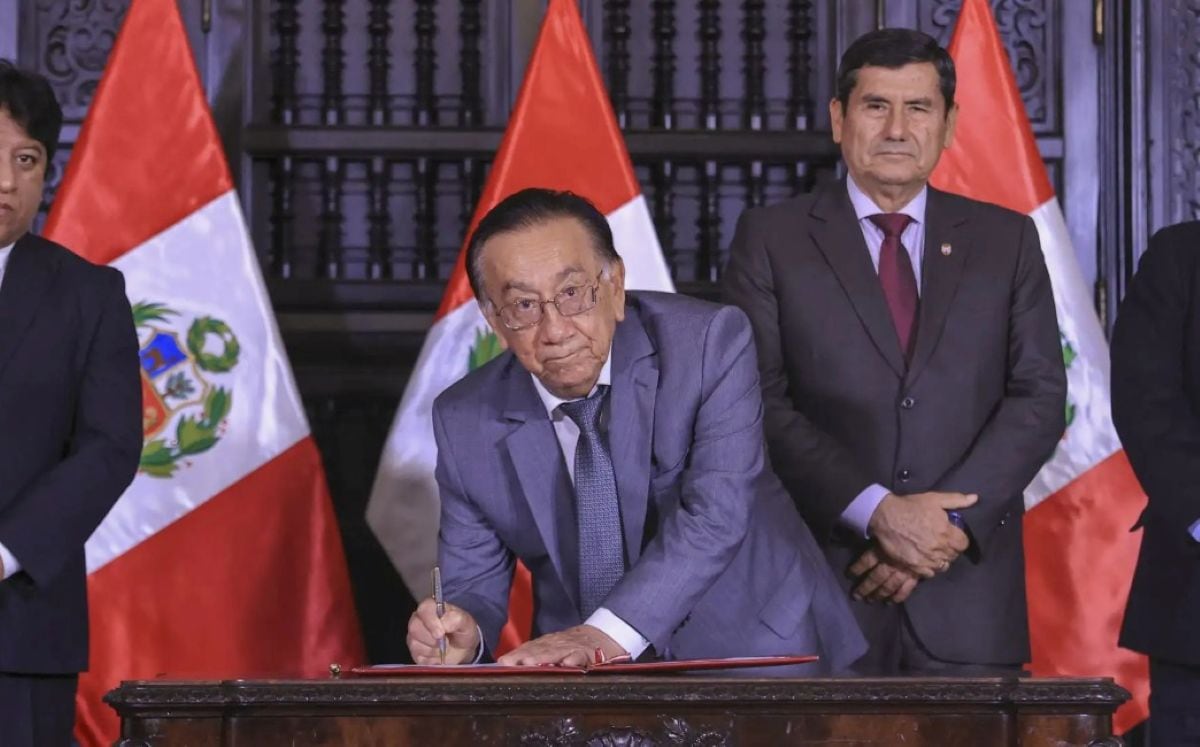 Ante eventuales protestas: Presidente José María Balcázar posterga viaje al Vaticano para reunirse con el papa León XIV