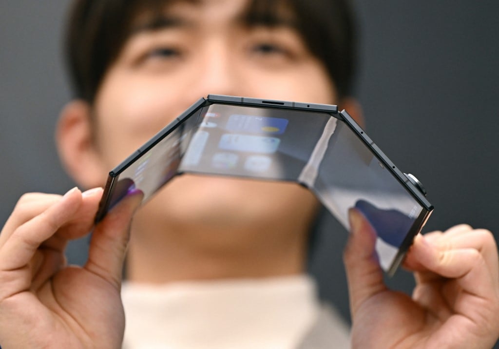El Samsung Galaxy Z TriFold estará disponible con un precio base de 2.443 dólares. (Foto: AFP)