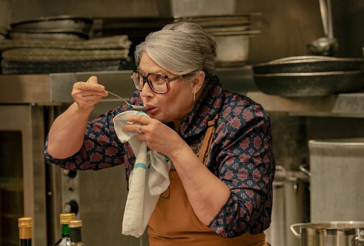 Lorraine Bracco da vida a Roberta, la mejor amiga de la madre de Joe desde hace 60 años, en la comedia dramática "Nonnas" (Foto: Netflix)
