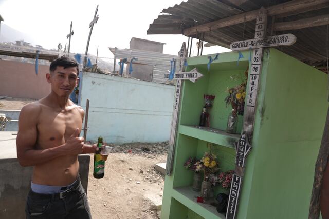 Algunos también bebieron en honor a sus madres, como parte de una emotiva reunión familiar. Foto: Julio Reaño/@photo.gec