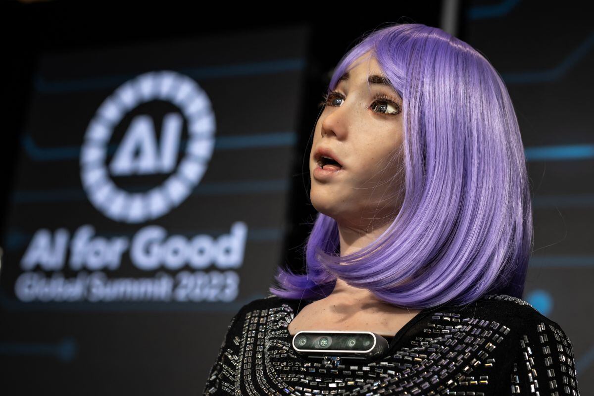 Desdémona, la presentadora robótica AI robot frontwoman "Desdemona" de Hanson Robotics durante su aparición en la conferencia AI for Good Global Summit en julio del 2023.