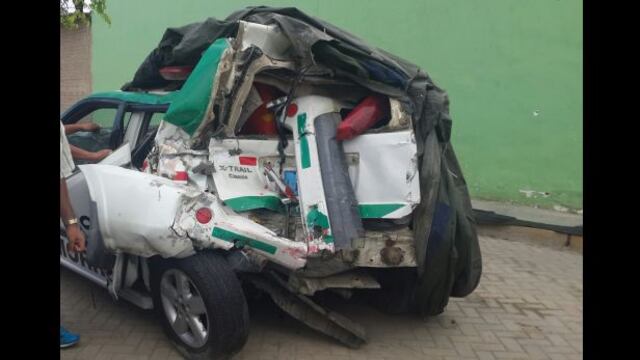 Patrullero PNP destrozado tras choque: hay dos policías graves