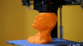 Tecnología 3D: presos realizan prótesis para niños necesitados