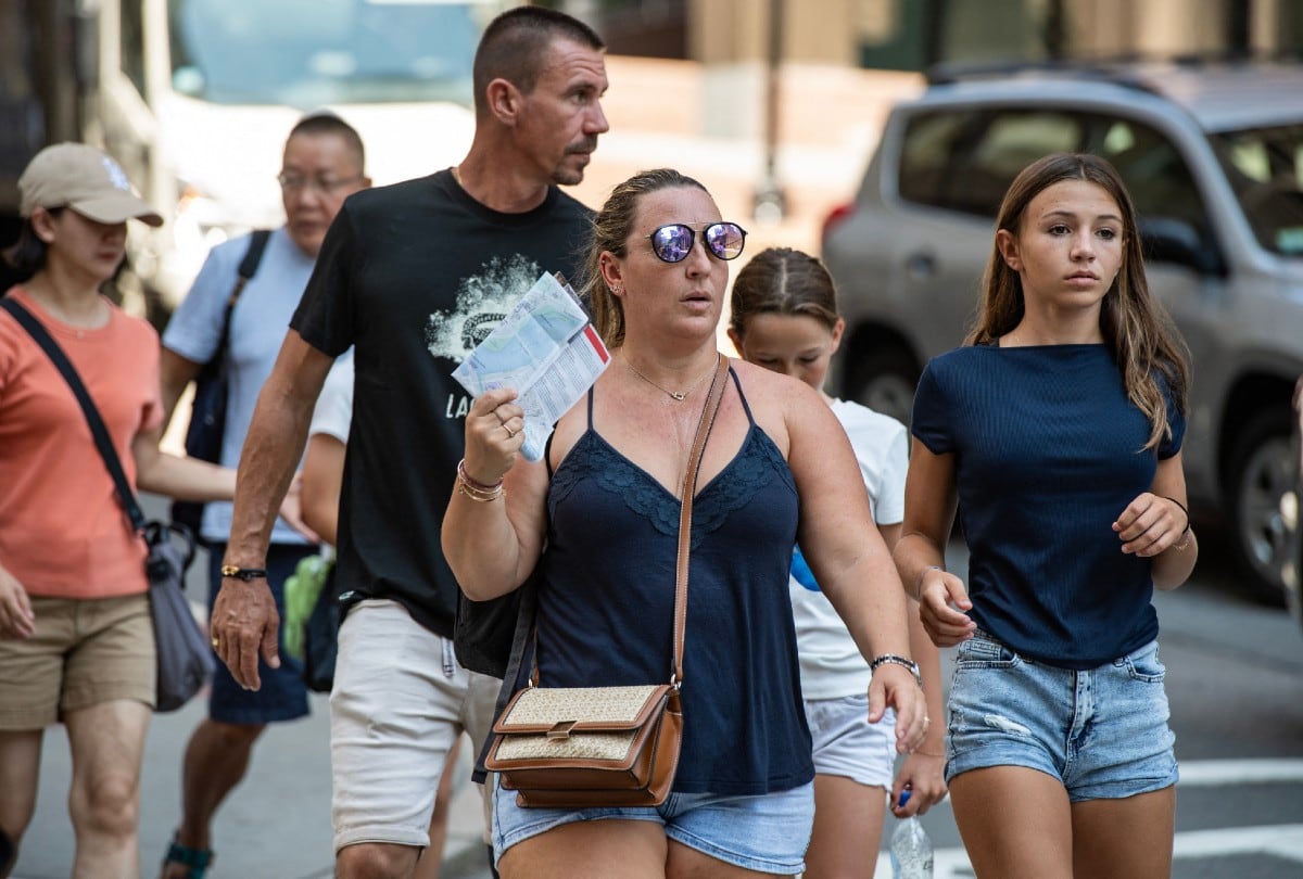 Este 25 de diciembre, el clima en EE.UU. rompe esquemas y deja una Navidad muy distinta según la zona. | Crédito: Joseph Prezioso / AFP