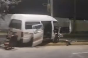 San Juan de Lurigancho: combi informal choca contra poste y deja diez heridos