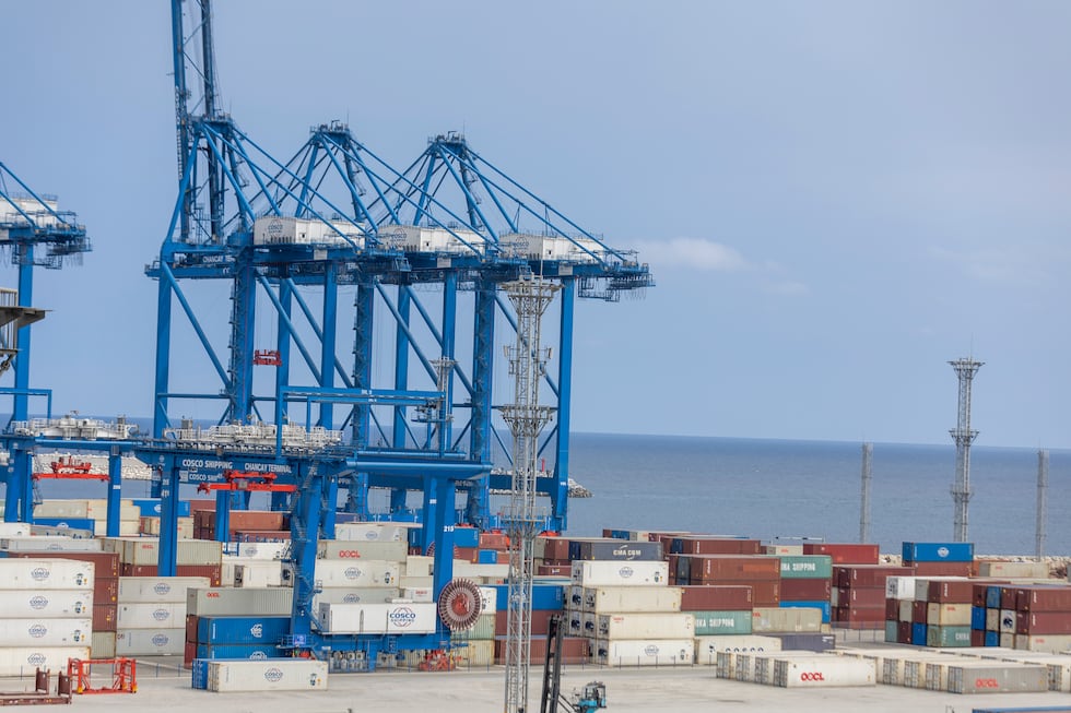 Si el nuevo Jorge Chávez apunta a fortalecer la conectividad aérea del país, el Puerto de Chancay busca transformar la logística marítima y acercar al Perú a los mercados asiáticos.
Fotos: Mario Zapata N. / @photo.gec