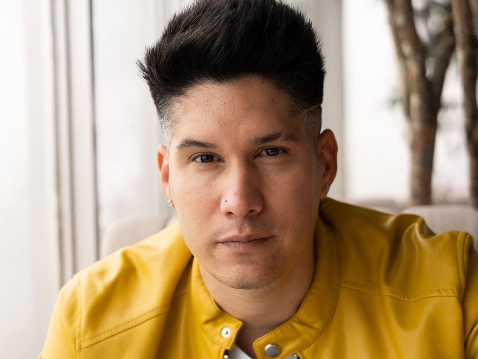 Chyno Miranda estaría a poco de casarse con Astrid Falcón (Foto: Chyno Mirada / Instagram)