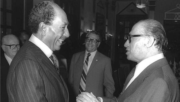 En 1978 a Menajem Beguin y al presidente egipcio, Anwar al-Sadat, se les concedió conjuntamente el Premio Nobel de la Paz, por su dirección en las negociaciones que dieron como resultado la firma del tratado de paz de Camp David al año siguiente. (Foto: Archivo)