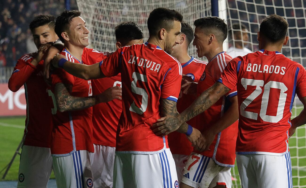Mira el resumen del partido amistoso entre Chile y Cuba, con Eduardo Berizzo como abanderado de la renovación de la selección sudamericana. (Foto: AFP)