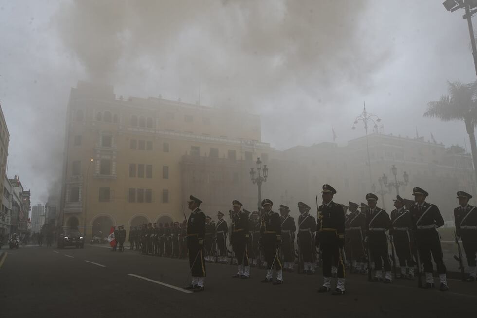 ¿Qué provocó el incendio a pocos metros de la Plaza de Armas durante festividades por Santa Rosa? | Foto: GEC