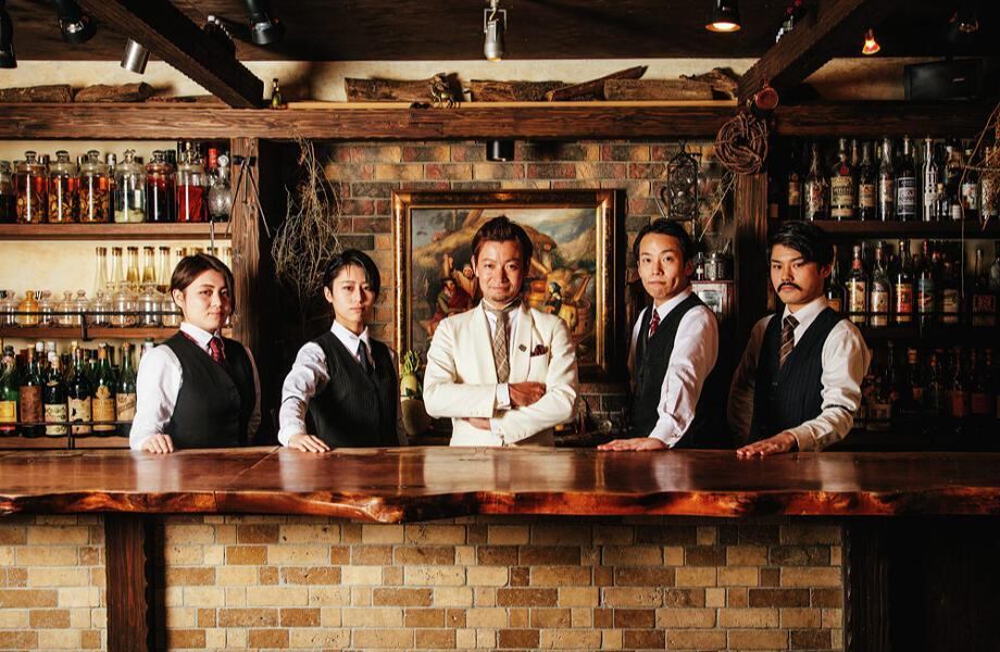 Hiroyasu Kayama y el equipo del Bar Benfiddich.
