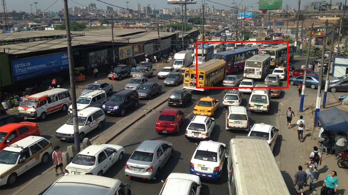 ¿Cómo ayuda la inteligencia artificial a evitar accidentes de tránsito en Lima? | Composición: Andina