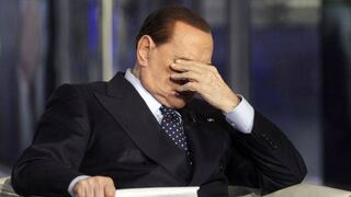 Silvio Berlusconi evade a la justicia acusando problemas oculares