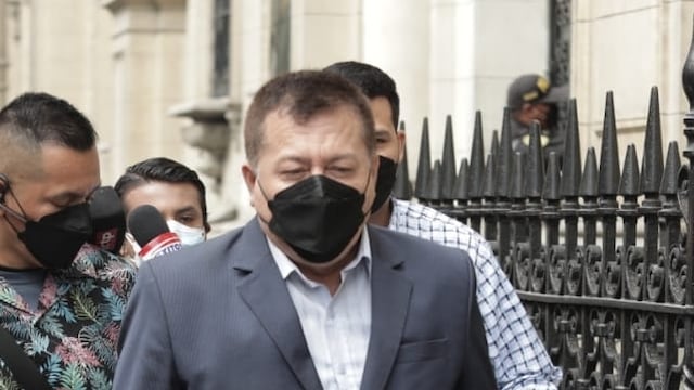 Hugo Chávez Arévalo se entrega a la PNP tras dictarse 24 meses de prisión preventiva en su contra