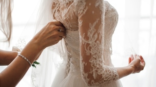 Se niega a pagar la boda de su hija después de que ella arruinara el vestido hecho por su madre