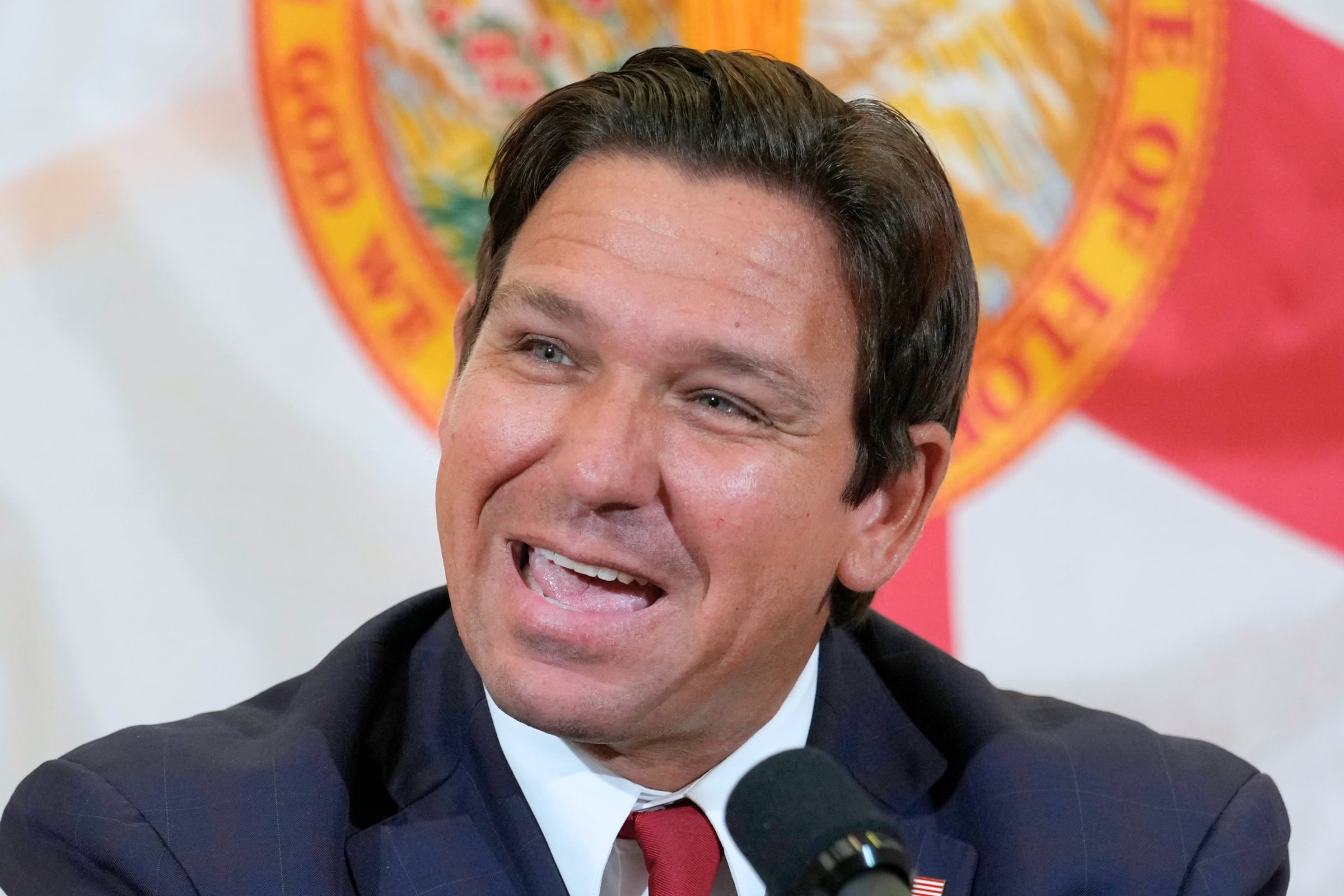 Qué dice la ley SB 382 de Florida que aún no aprueba Ron DeSantis: se establecerán nuevas reglas y sanciones a usuarios de ciertos vehículos