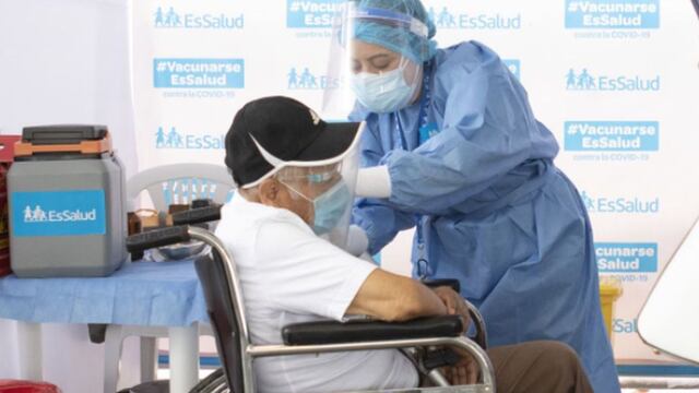 Colegio Médico del Perú: proceso de vacunación de médicos adultos mayores se reanudará este sábado