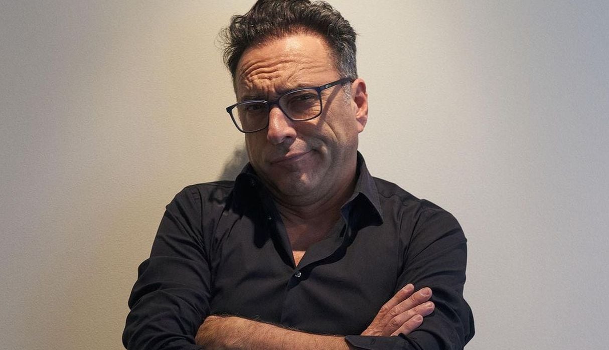 Carlos Galdós regresa a las tablas con su unipersonal “El amor en los tiempos de Galdós”. (Foto: Instagram)