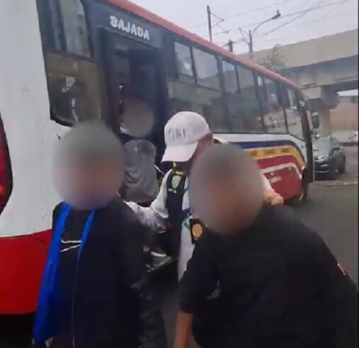 Los menores, de entre 9 y 16 años, portaban un cuchillo, tijeras, un desarmador y un fierro. (Foto: Mininter)