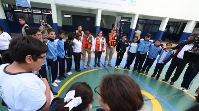 La presidenta Dina Boluarte participó del simulacro en un colegio del distrito de La Punta, en el Callao | Foto: Presidencia Perú