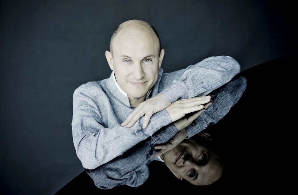 El pianista argentino Nelson Goerner es reconocido en Europa por su lectura refinada del repertorio romántico y su solidez técnica.