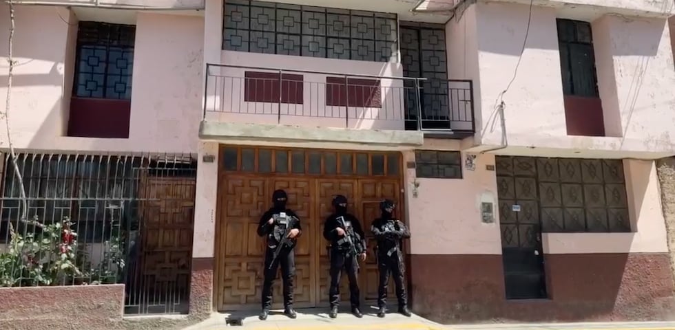 Allanamiento a la casa de la madre de Vladimir Cerrón.-
