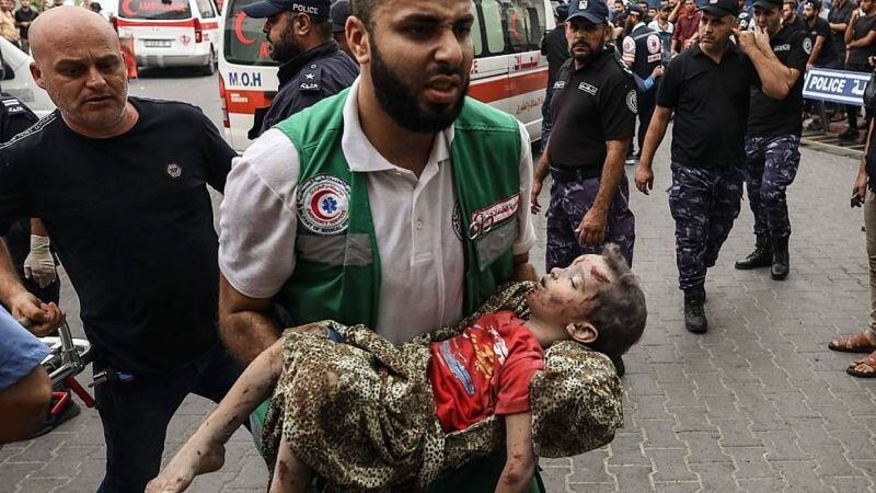Un niño herido en Gaza tras uno de los ataques israelíes el 9 de octubre. (Getty Images).