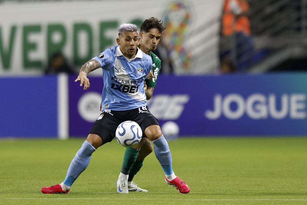 Sporting Cristal vs. Palmeiras (Photo by Miguel SCHINCARIOL / AFP)