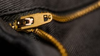 Truco para que el cierre del pantalón no se baje