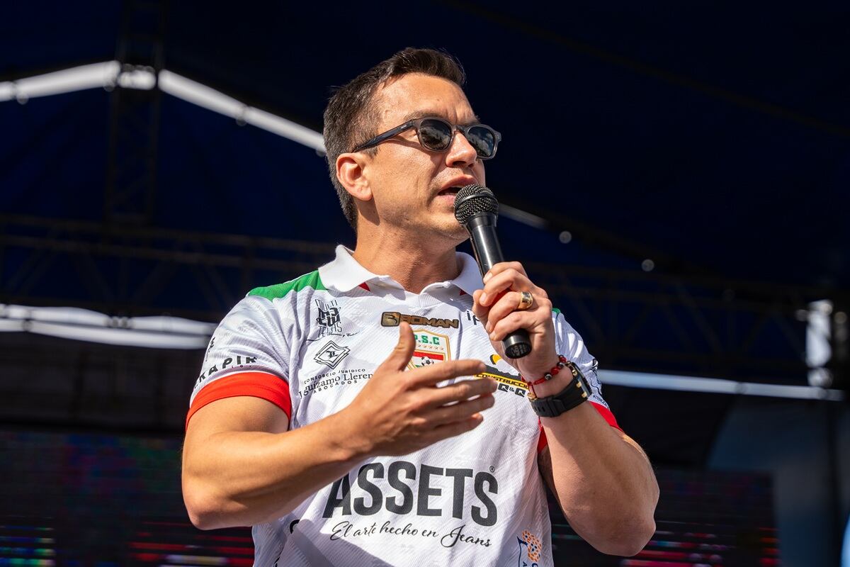 El presidente de Ecuador y candidato a la reelección, Daniel Noboa, participa en un acto de campaña, en Pelileo, provincia de Tungurahua, Ecuador, el 2 de abril de 2025. (Foto de Mauricio Torres / EFE)