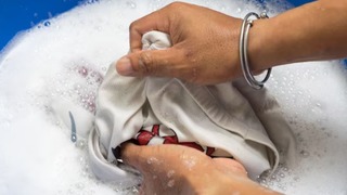 La verdadera razón para aplicar ácido cítrico al lavar tus prendas