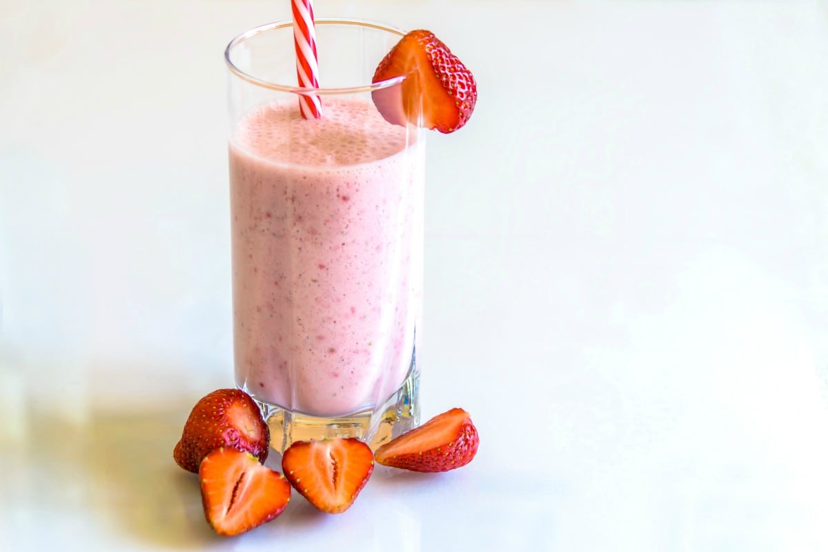 ¿Unas fresas mustias? A la batidora con un yogur y tenemos un delicioso batido. (PhotoMIX | Pexels)