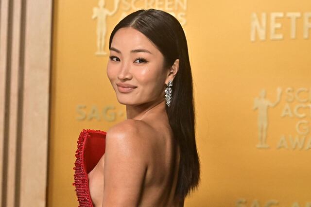 Anna Sawai en la alfombra roja de los SAG Awards 2025. (Foto: Agencias)
