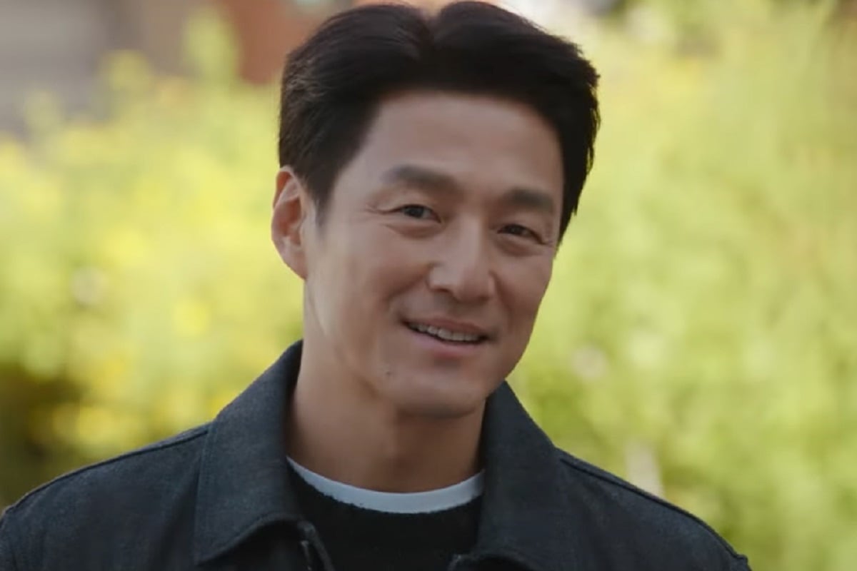 Ji Jin-hee interpreta a Byeon Moo-jin, el esposo de Geum Ae-yeon y madre de Mi-rae, en la serie surcoreana "El amor vuelve a casa" (Foto: Netflix/ JTBC)