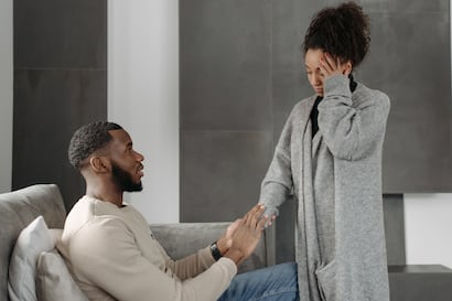 Los expertos en psicología coinciden: quienes suelen disculparse constantemente suelen tener una fuerte tendencia de complacer a los demás